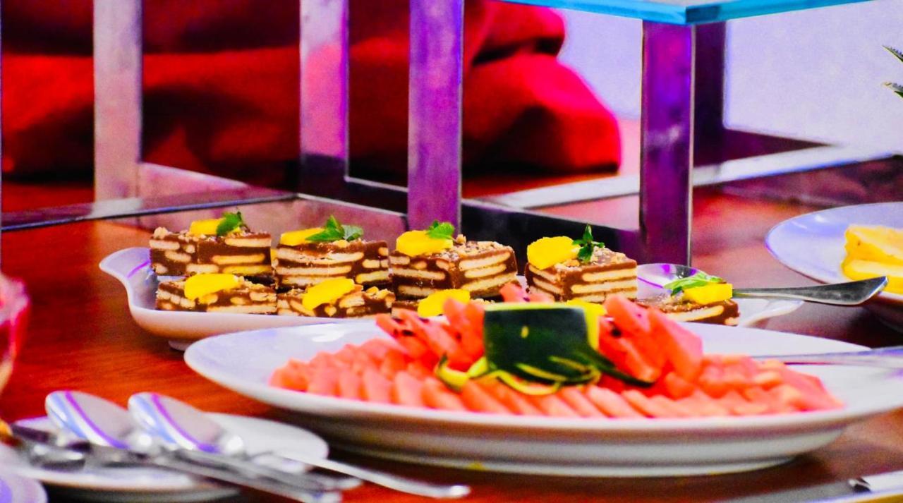 Hotel Summer Haven Полонарува Екстериор снимка